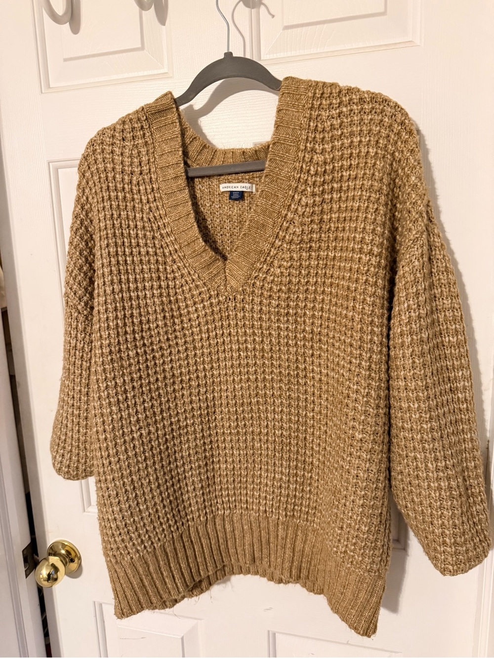 American Eagle Outfitters V-Neck Waffle Knit Sweater in Camel Brown